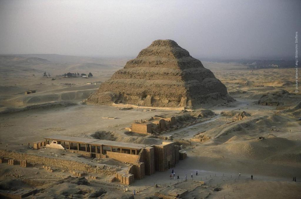 Pyramids Express View Hotel Kafrat al Jabal Bagian luar foto