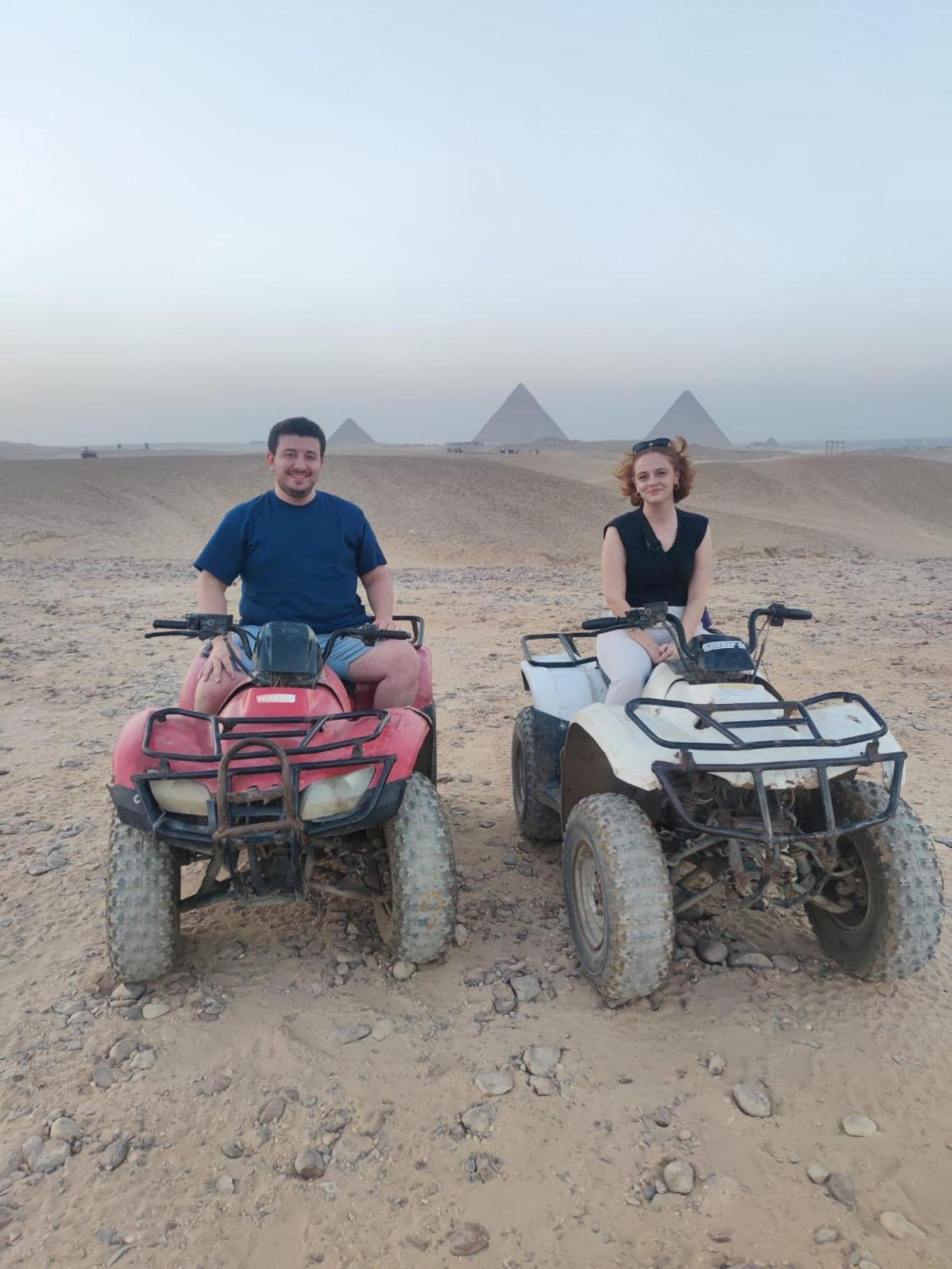 Pyramids Express View Hotel Kafrat al Jabal Bagian luar foto