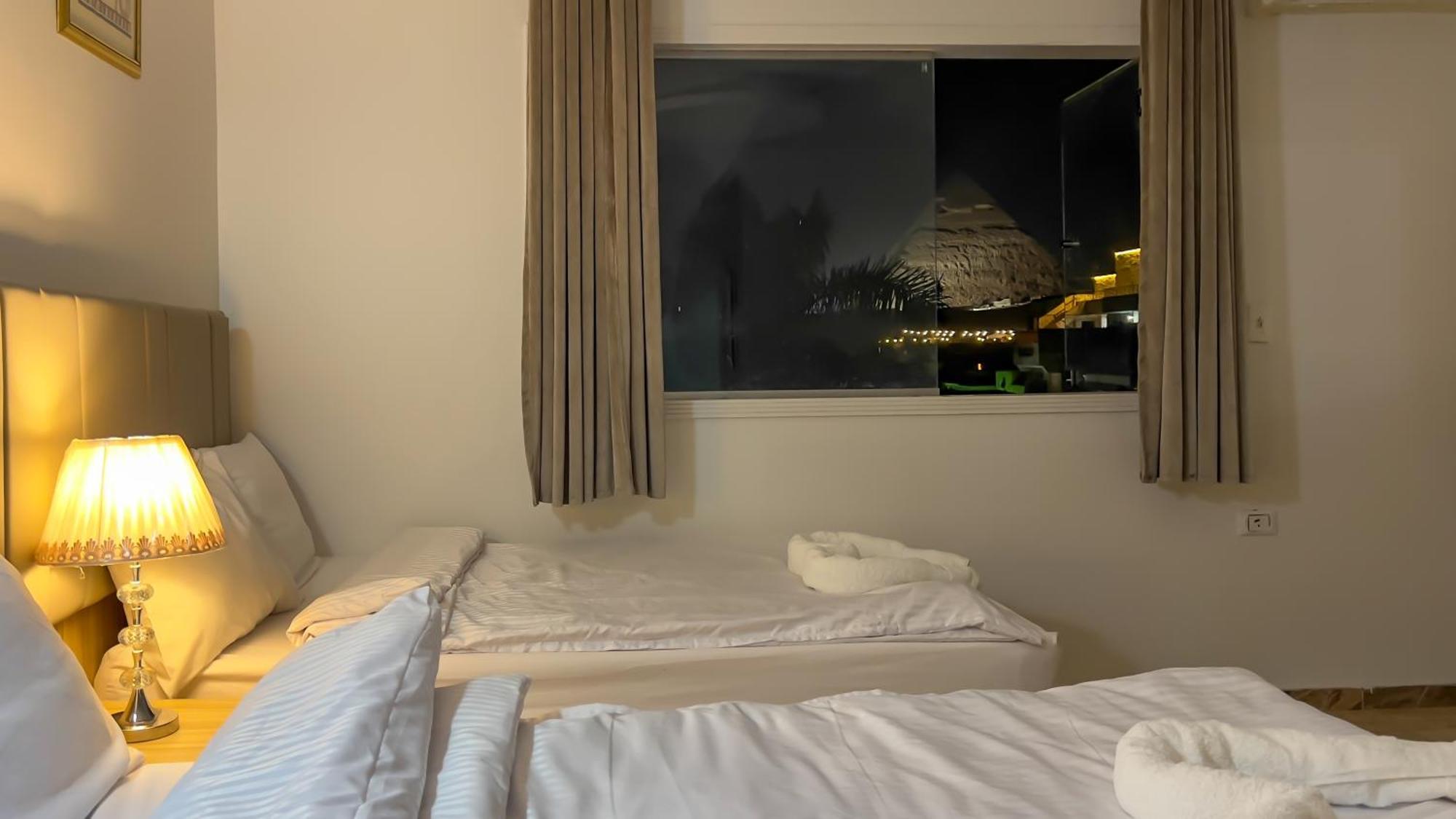 Pyramids Express View Hotel Kafrat al Jabal Bagian luar foto