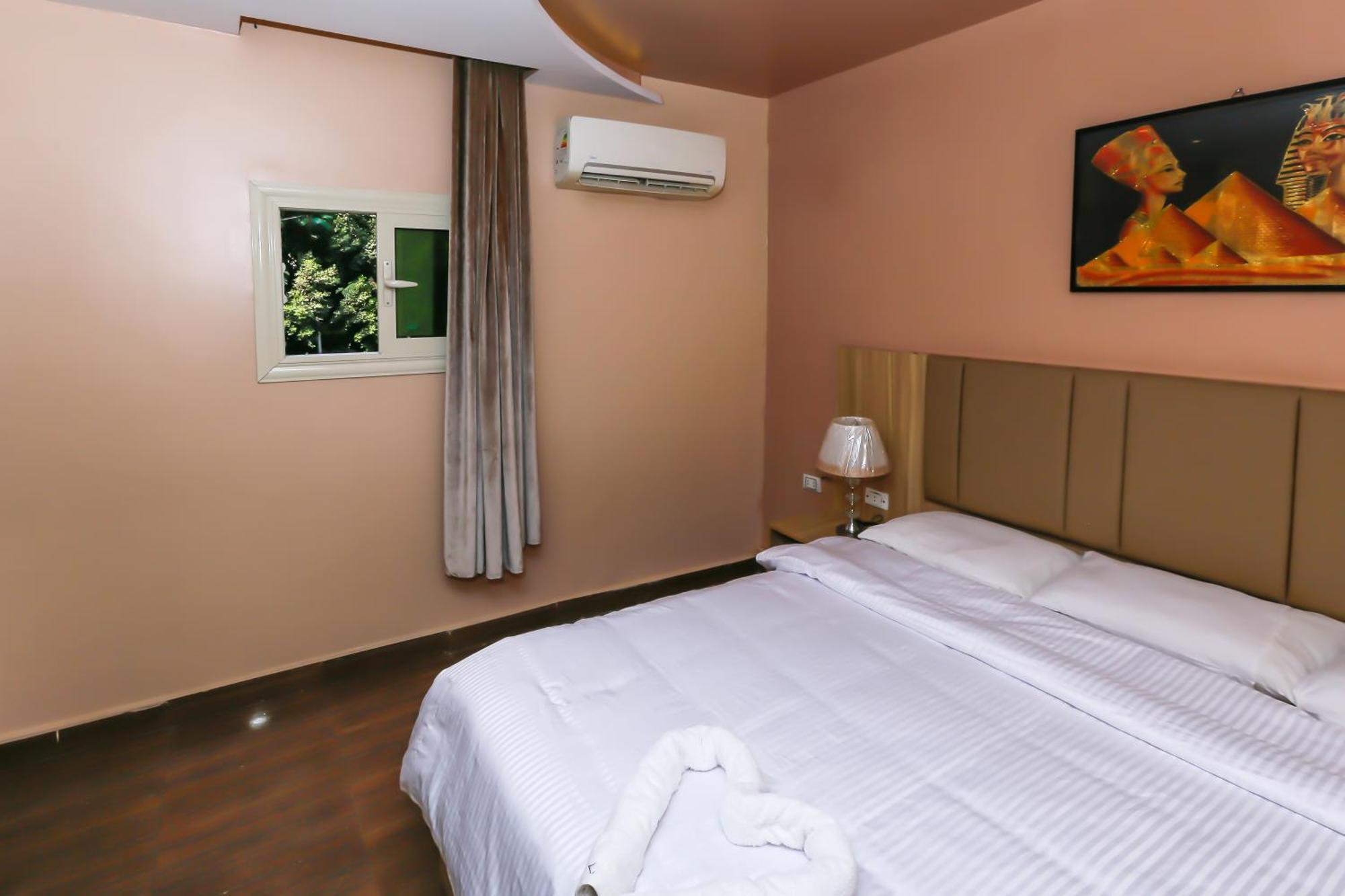 Pyramids Express View Hotel Kafrat al Jabal Bagian luar foto