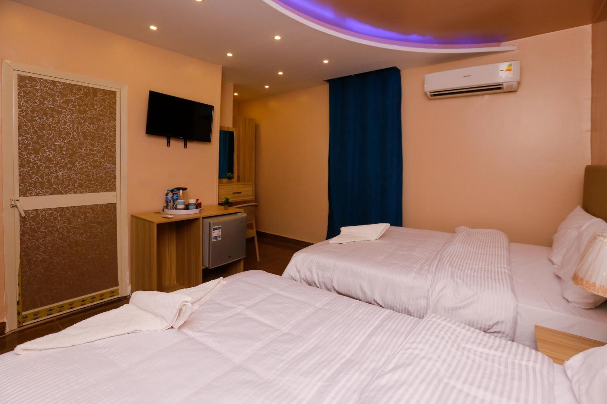 Pyramids Express View Hotel Kafrat al Jabal Bagian luar foto