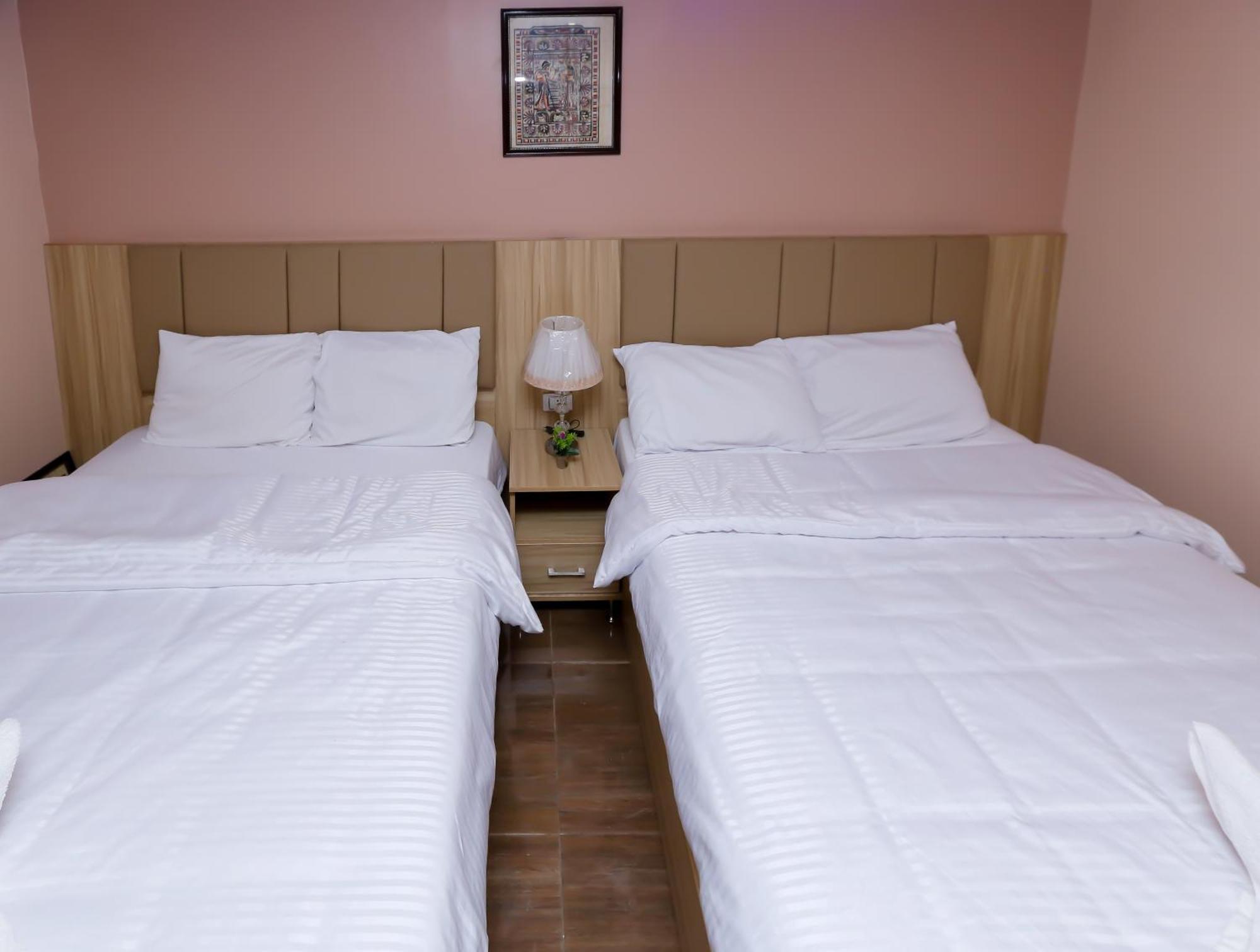 Pyramids Express View Hotel Kafrat al Jabal Bagian luar foto