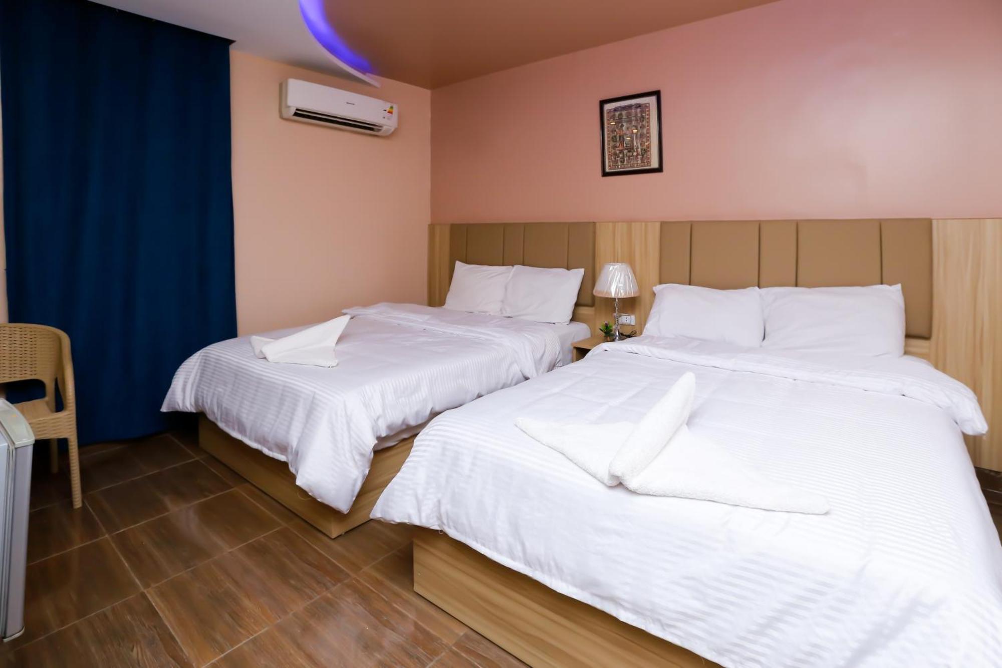 Pyramids Express View Hotel Kafrat al Jabal Bagian luar foto