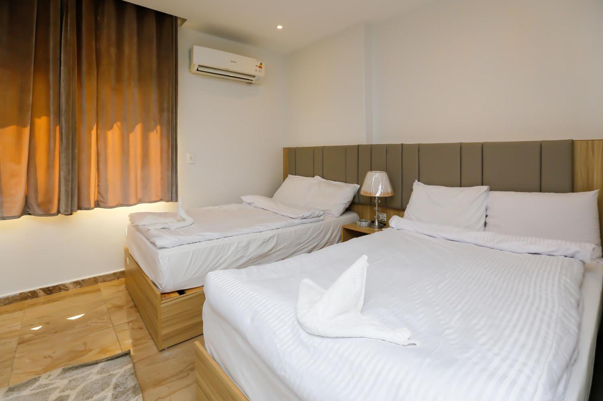 Pyramids Express View Hotel Kafrat al Jabal Bagian luar foto