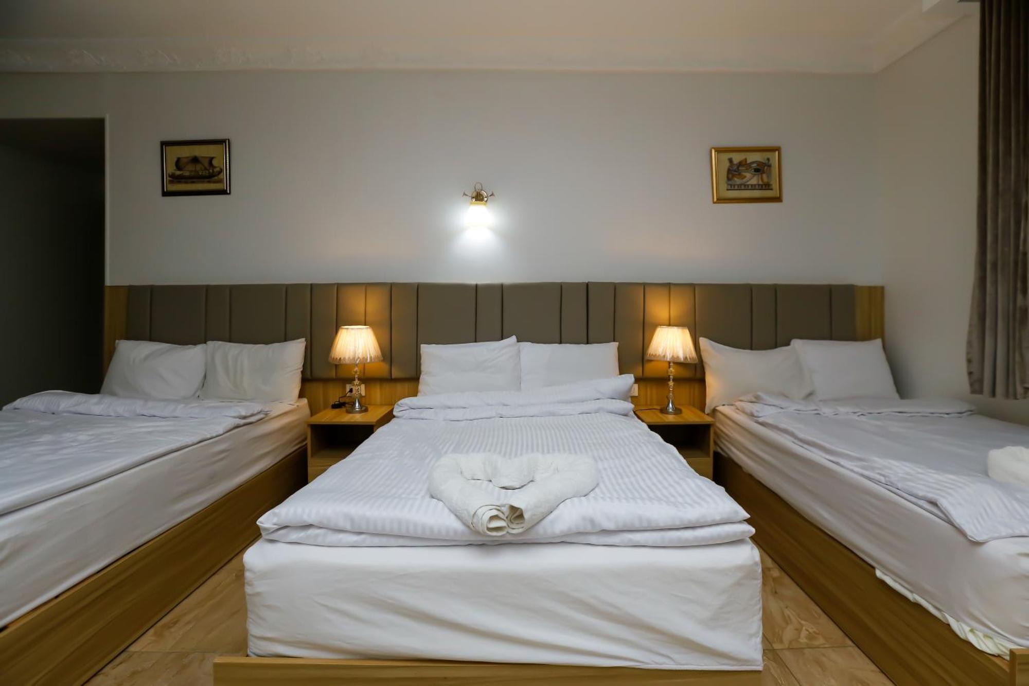 Pyramids Express View Hotel Kafrat al Jabal Bagian luar foto